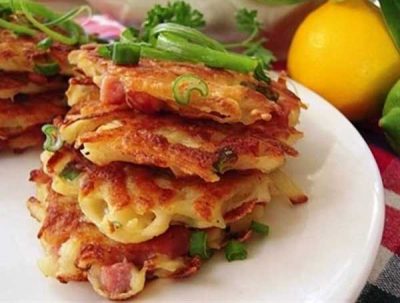 Оладьи из кабачков с сыром: рецепты с чесноком и зеленью, колбасой или картошкой