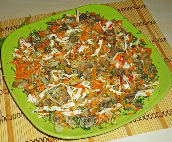 Салат с жареными крабовыми палочками и грибами и ещё 6 рецептов
