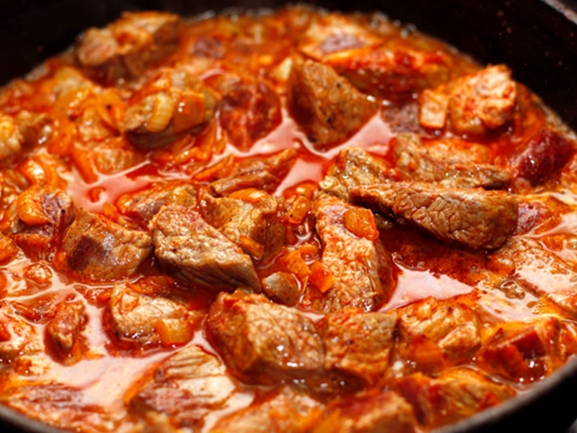 Как приготовить гуляш из свинины с подливкой: рецепт и советы